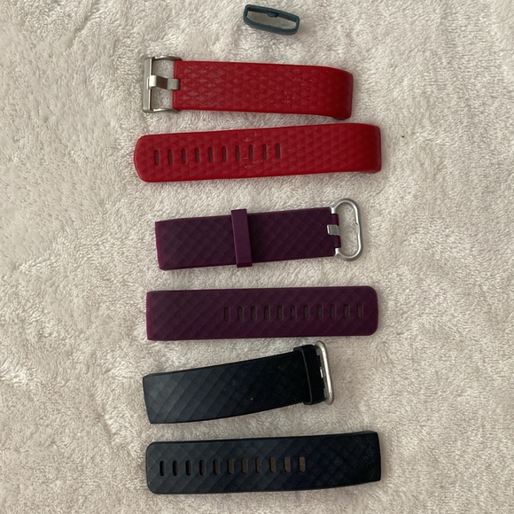 Fitbit Charge 4 , chargers and bands - Picture 3 of 6